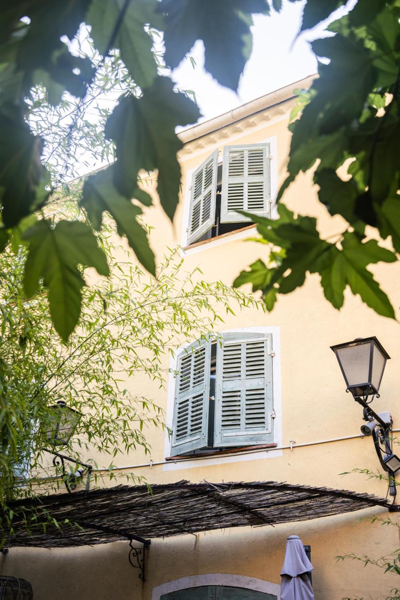 Auberge De La Tour Aups Eksteriør bilde
